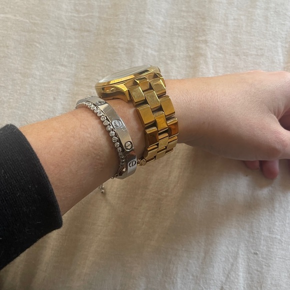 MBM3206 Marc by Marc Jacobs Henry Skeleton
Women's watch Gold chunky watch 40 mm - Picture 2 of 7